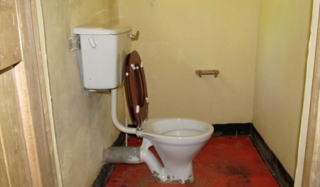 toilet bwindi
