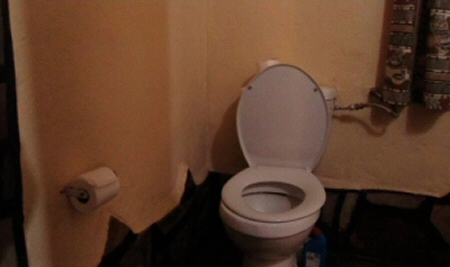 toilet-kibale